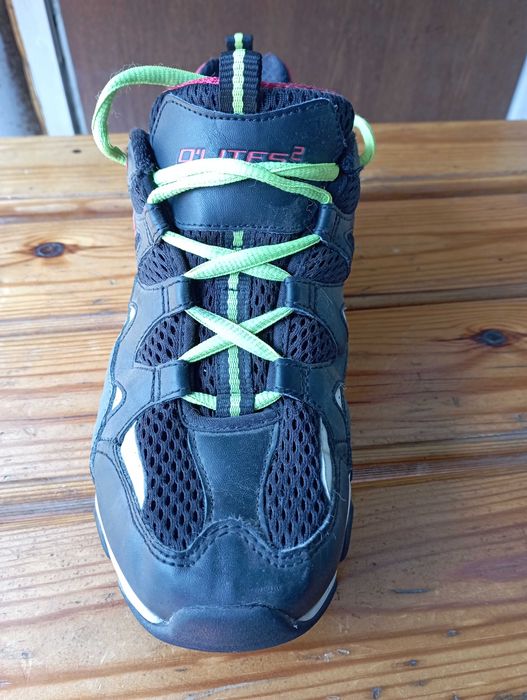 Продам кроссовки 37 размера