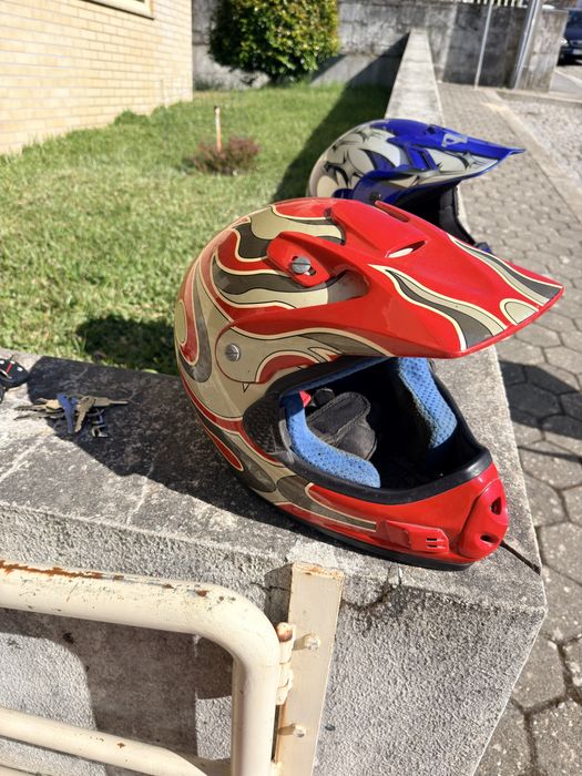 Capacetes de enduro em bom estado