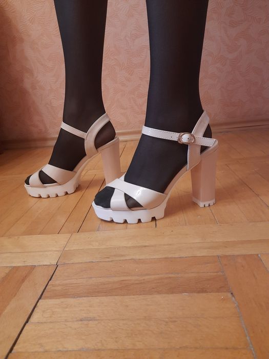 Босоніжки жіночі.