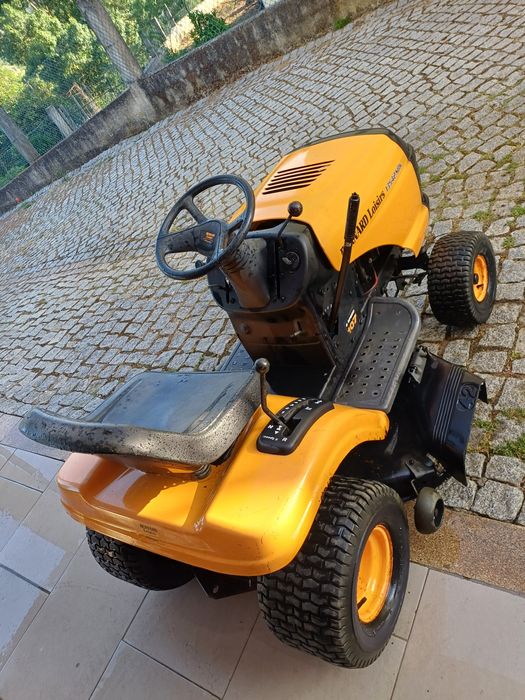 Trator corta relva com 15cv, largura de corte 107 cm