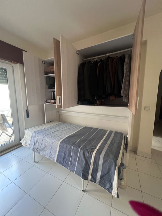 Móvel com cama e roupeiro