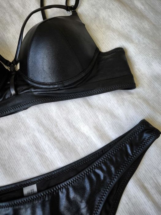 Шикарний жіночий купальник