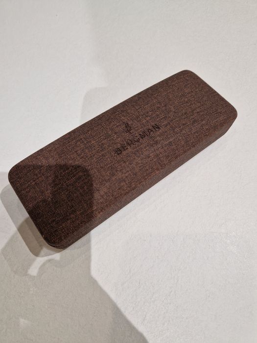 Etui na okulary brązowe