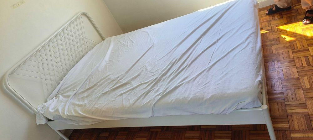 Cama de casal IKEA