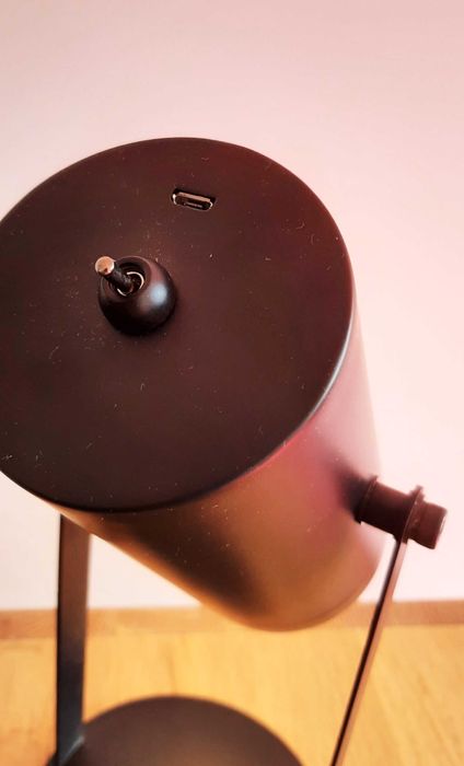 Candeeiro - Foco em metal preto com lâmpada LED