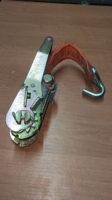 Ремень стяжний с трещеткой