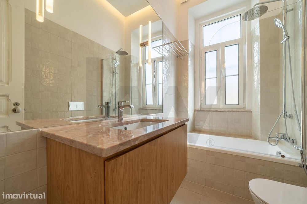 Um apartamento luminoso e elegante, no coração de Campo de Ourique.