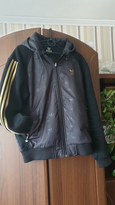 Лёгкая куртка adidas!