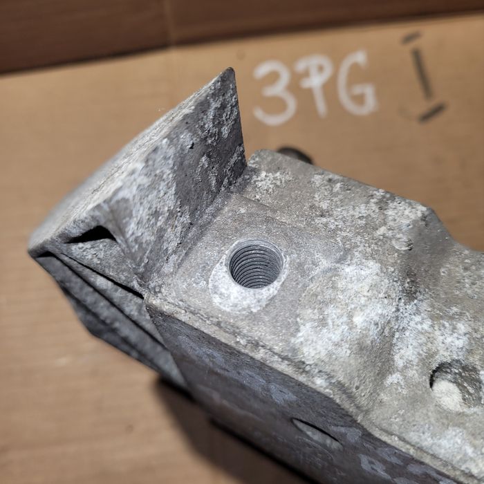 Łapa mocowanie silnika vw golf V audi a3 8P seat skoda 1.6MPI BGU