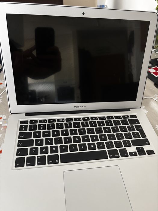 Laptop Apple MacBook Air 13 13,3" i5 - bateria 208 cykli - stan bdb