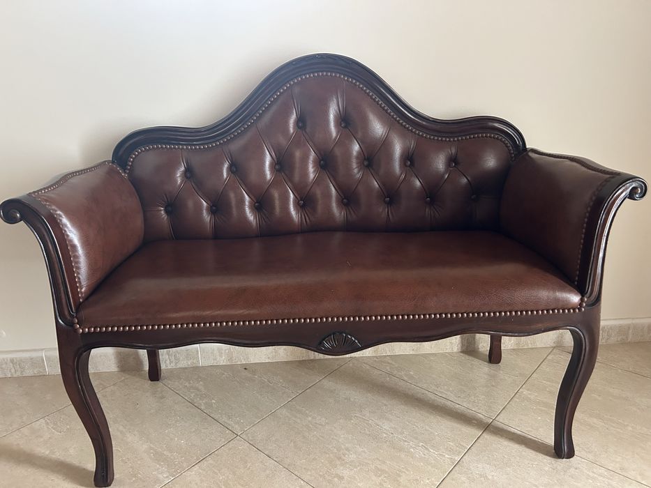 Canape em pele e banco pes