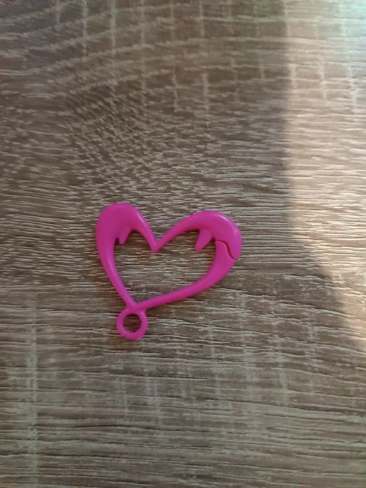 Дракулаура сладкие 1600. Брелок от ключа