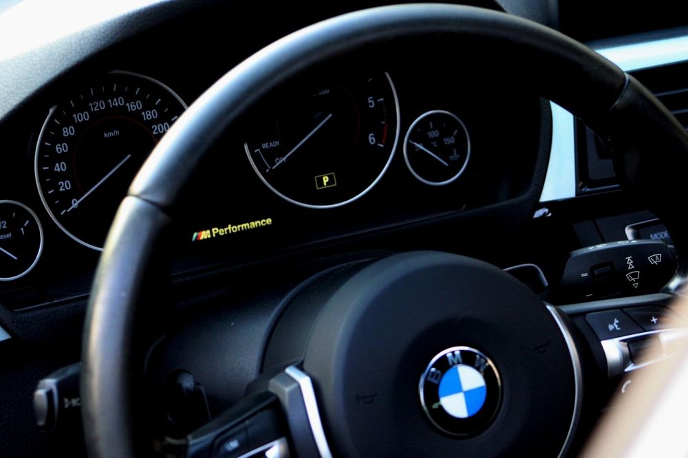 BMW 320D Pack M 09/2014 Teto Panorâmico