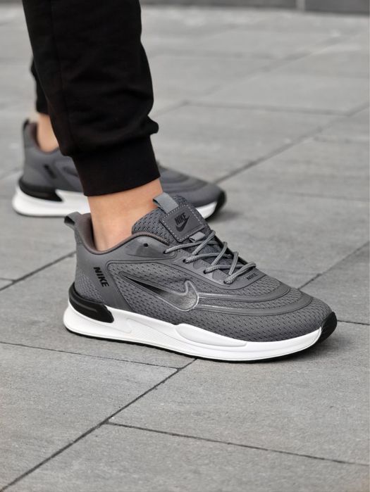 Чоловічі білі,чорні та темно-сірі,кросівки Nike Air Zoom легкі літні(40,41,42,43,44)
