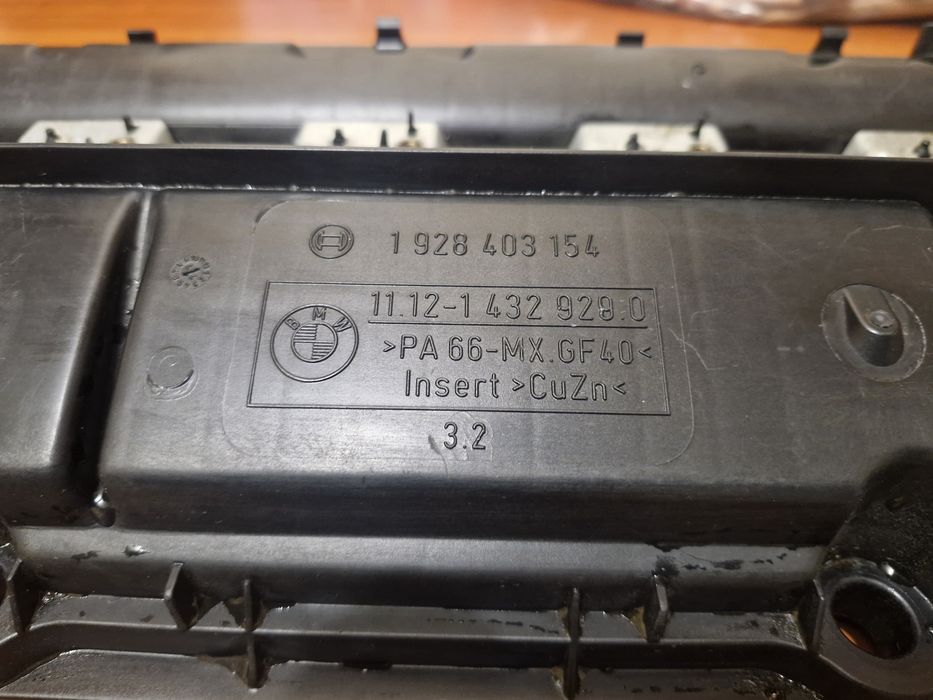 Продам клапанную кришку  м54 BMW