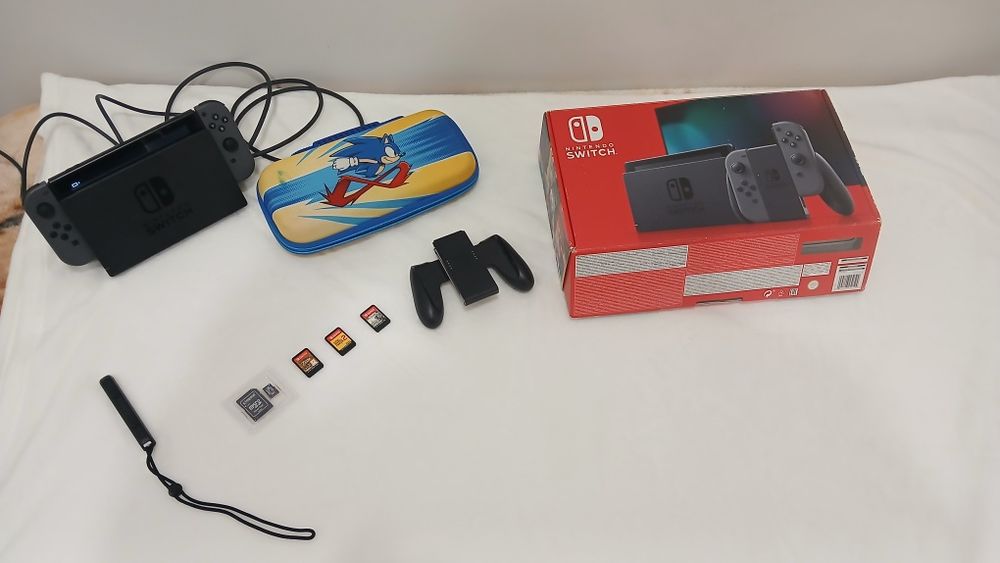 nintendo switch com estojo do sonic