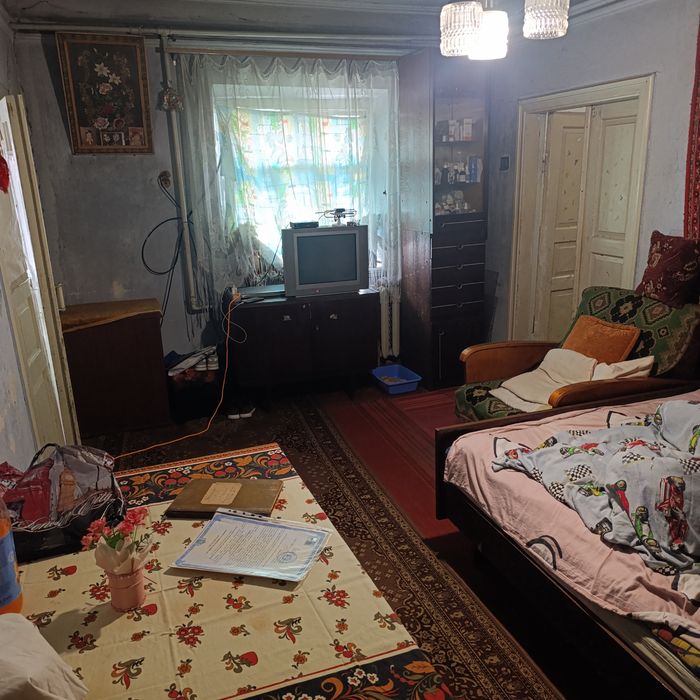 Продаю будинок 6 военна 4 кімнати,