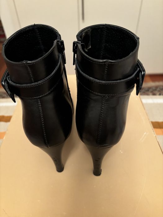 Botas salto alto em pele Foreva nr 37