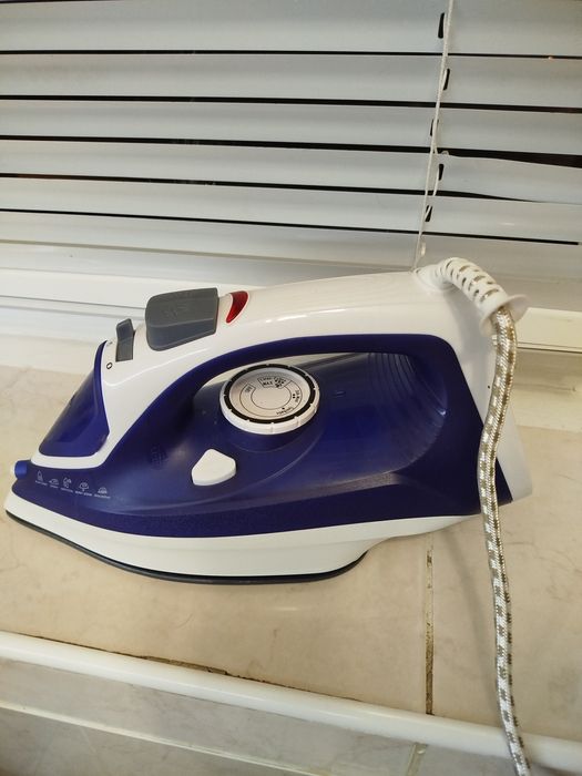 Продам утюг паровой HOME LINE 2300W НОВЫЙ.