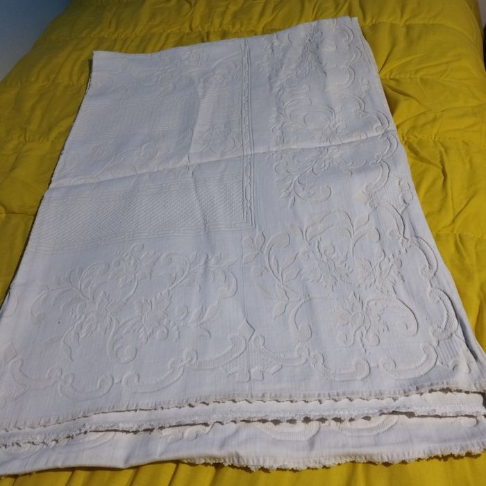 Colcha de pano com relevos