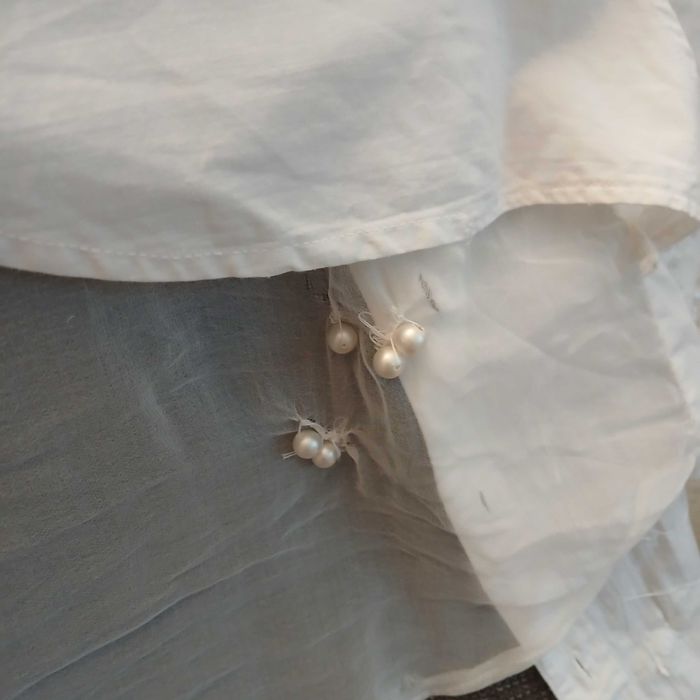 Biała koszula z koralikami