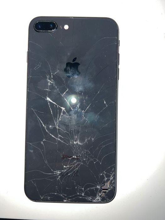 Iphone 8plus USZKODZONY