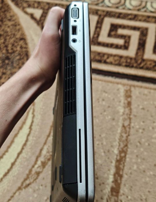 Dell Latitude E6520

Процесор: Intel Core i7-2640M (2 ядра / 4