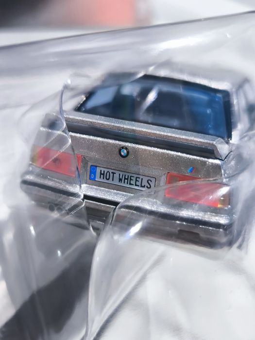 Hot wheels premium 1:43 BMW M3 E30 mint