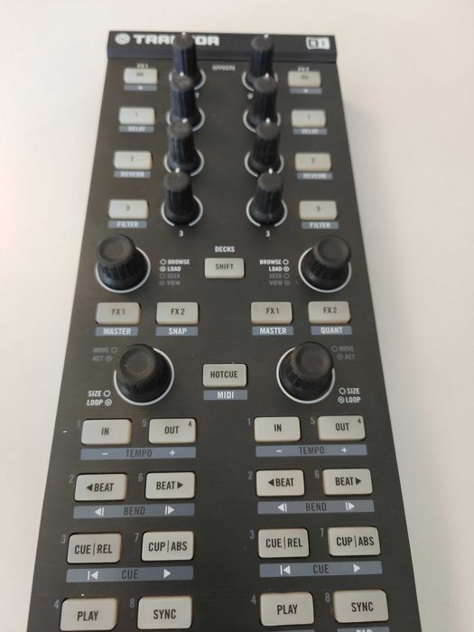 Native Instruments Traktor Kontrol X1 MK1 + Estojo Transporte
