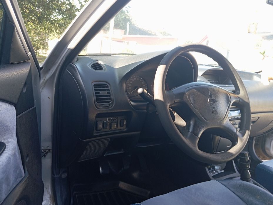 Mitsubishi Карізма 2002