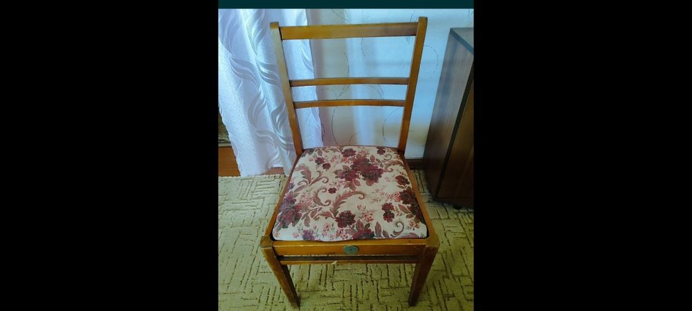 Табуретки дерев'яні