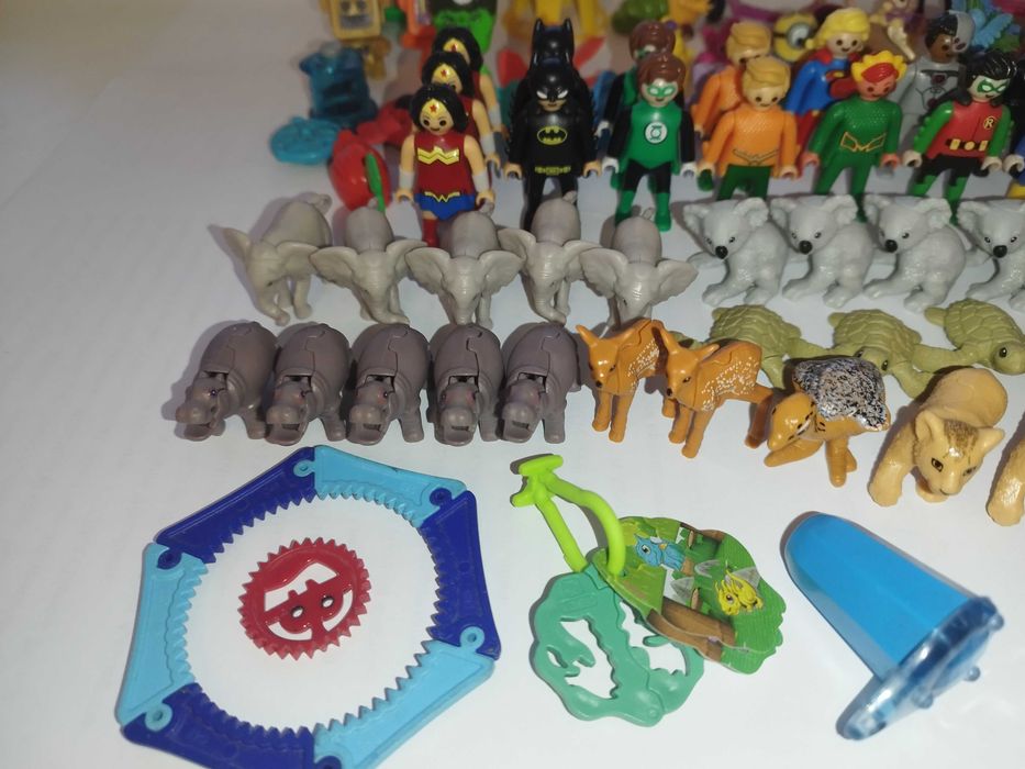 Іграшки кіндер. .