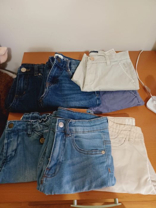 Lote de roupa de criança dos 2 aos 4 anos