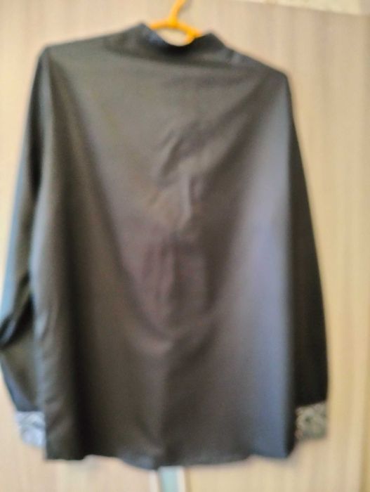 Продам чорну чоловічу сорочку-вишиванку розмір 52.