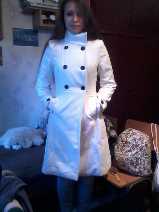Біле пальто.