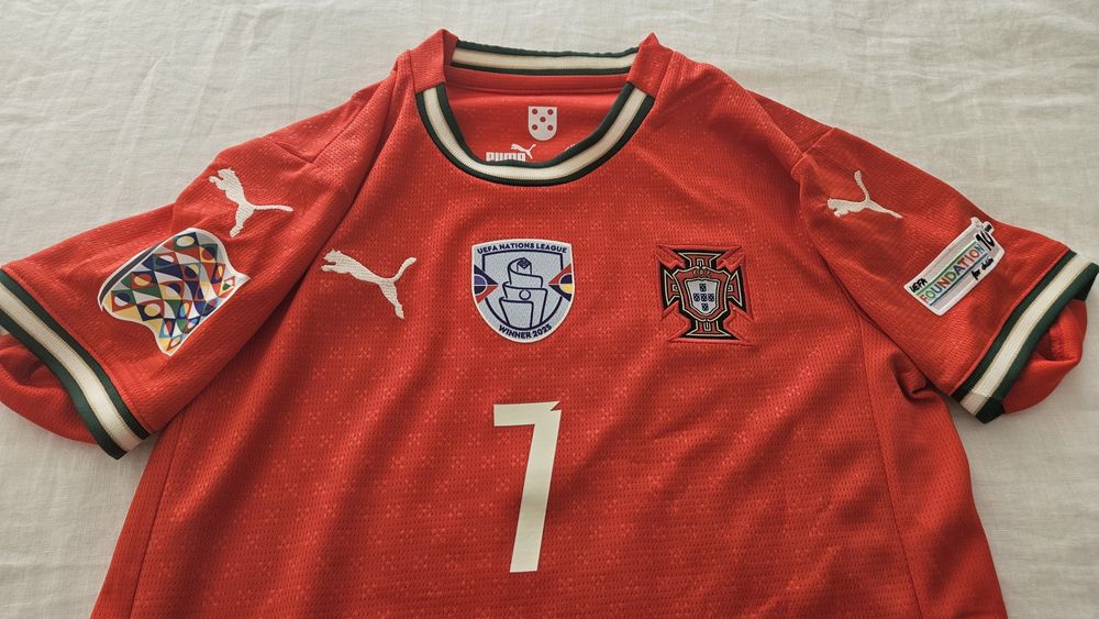 Equipamento criança Portugal 2025 Ronaldo