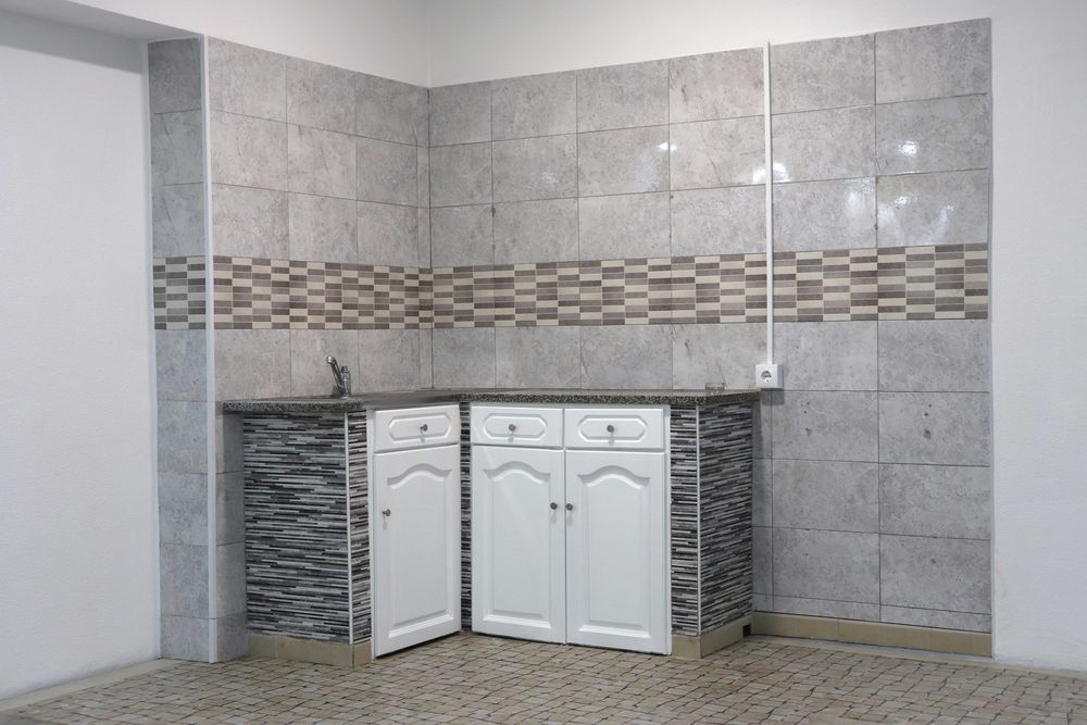 Alugo Espaço Comercial/ Armazém Sesimbra Vila