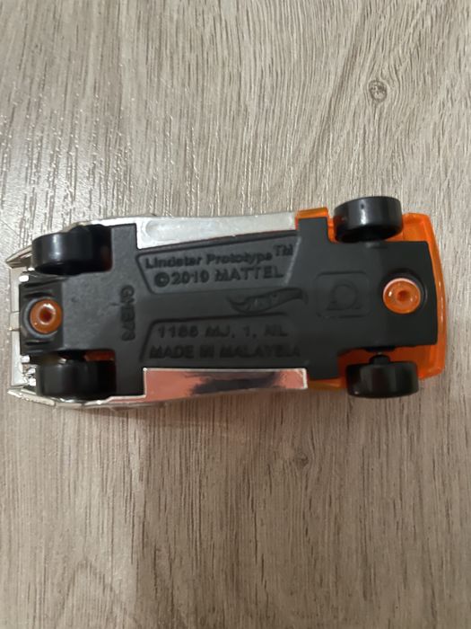 Машинка hot wheels