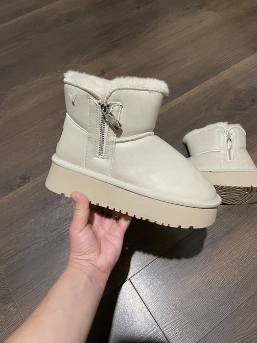 Угги уги UGG світлі молочні бежеві шкіра  37 р 24 см устілка