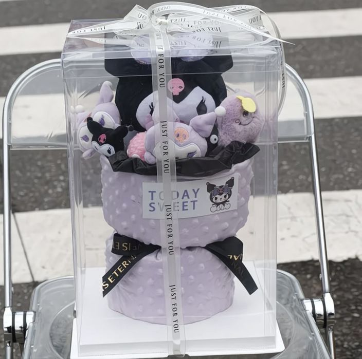 Подарунковий букет з іграшками Kuromi у коробці з підсвіткою