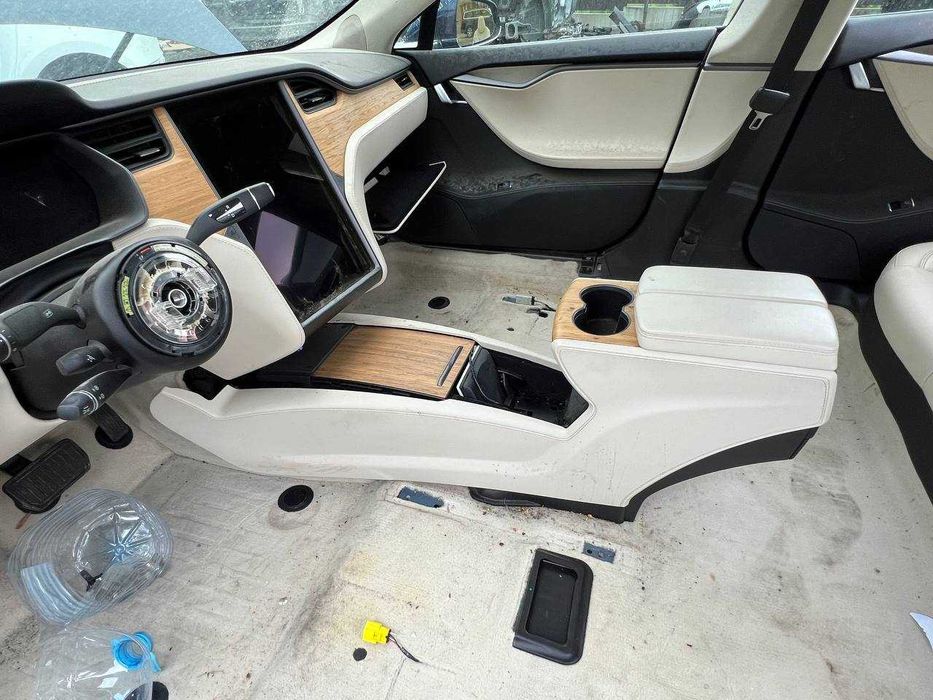 Крило крила Тесла Модел С Tesla Model S 2018-