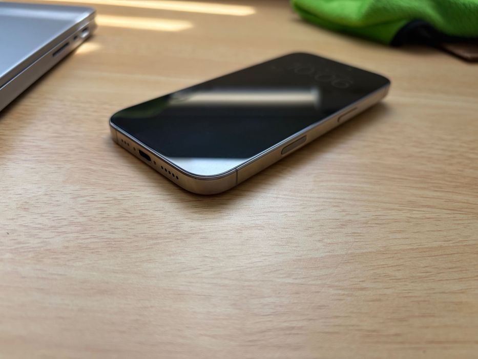 Apple iPhone 16 Pro 256Gb Natural Titanium eSim