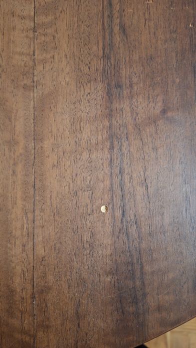 Mesa redonda em madeira