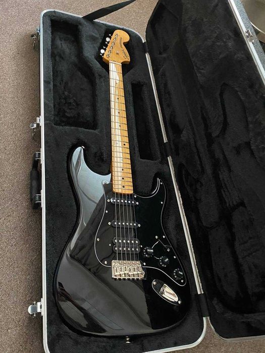 Електрогітара Squier by Fender Classic Vibe 70 CV70 HSS Black (Focusrite, Gator)