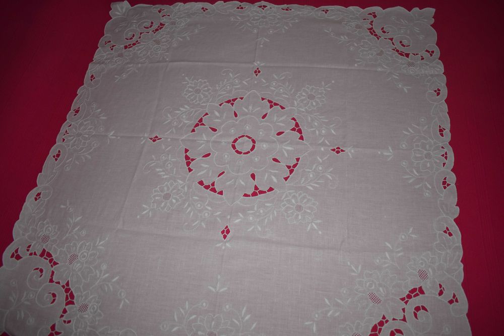 Toalha bordada [+/- 85 cm]