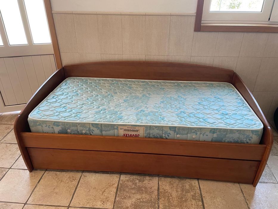 2 Camas solteiro com colchões