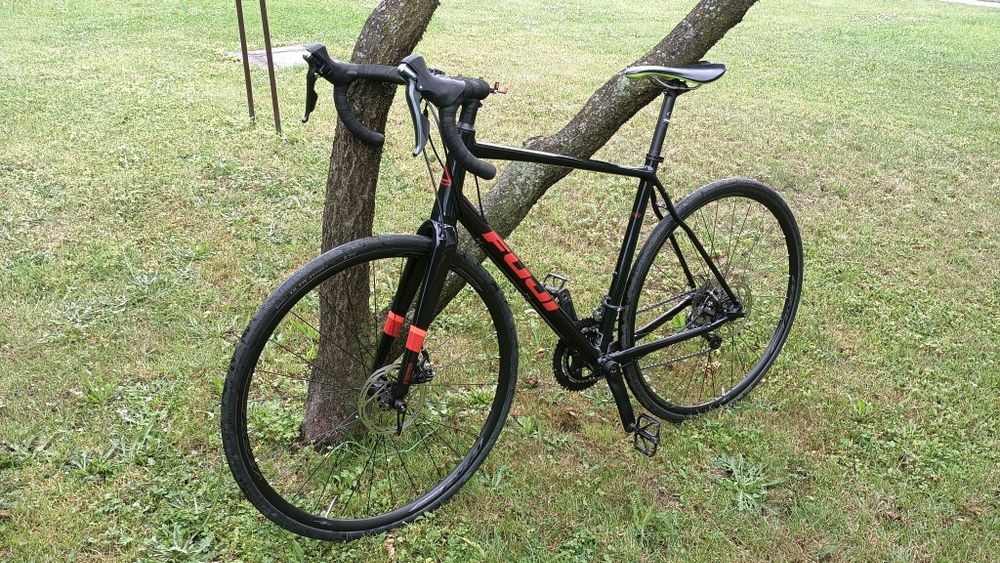 Rower szosowy Fuji sportiff 1.3 disc endurance tiagra 56