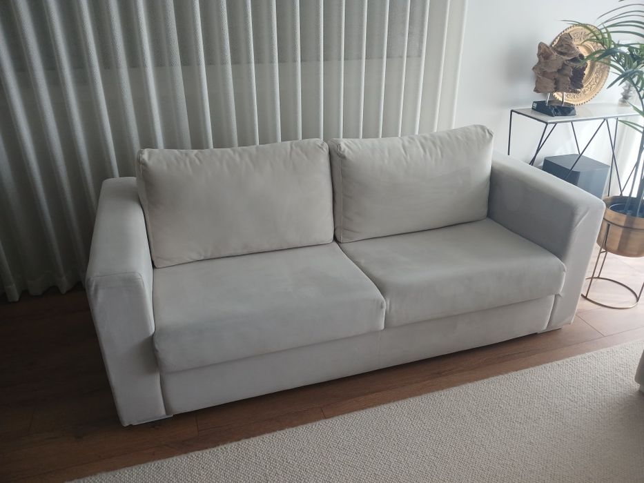 Conjunto dois sofas e um pufe