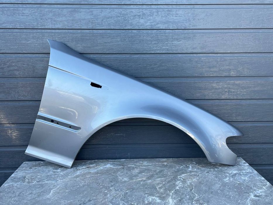 Праве крило BMW E46 Silber Gray A08