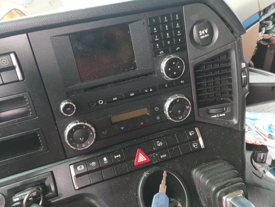 Sprzedam Mercedes mp4 uszkodzony silnik